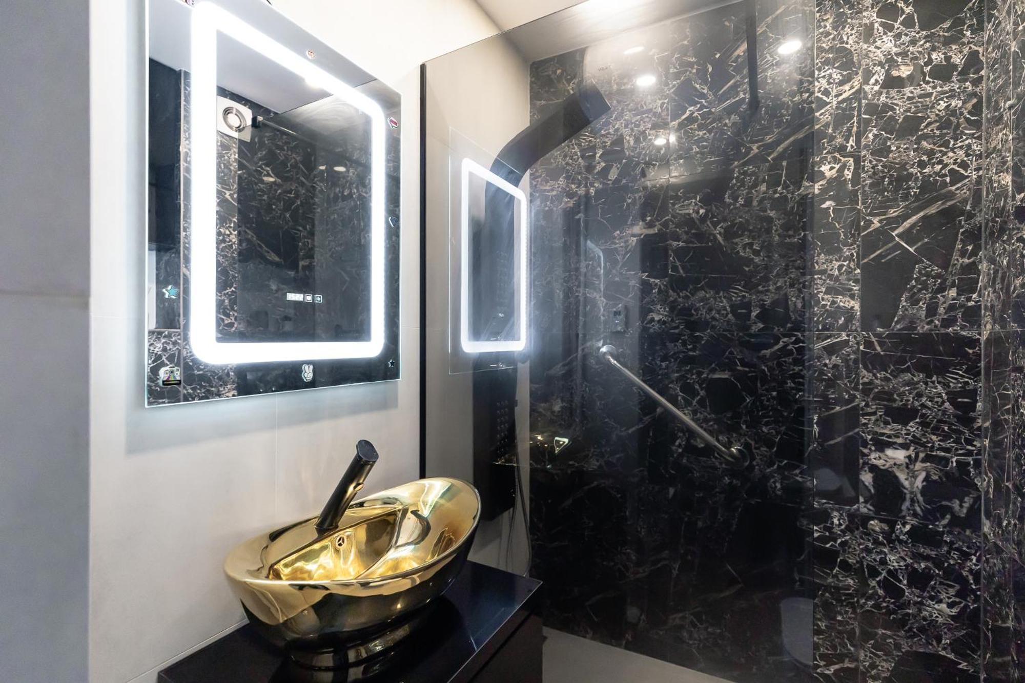 Lazy's Haven - Modern 2br In The Center * Bucharest