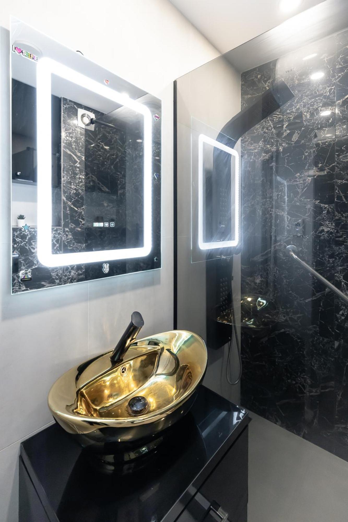 Lazy's Haven - Modern 2br In The Center Bucharest