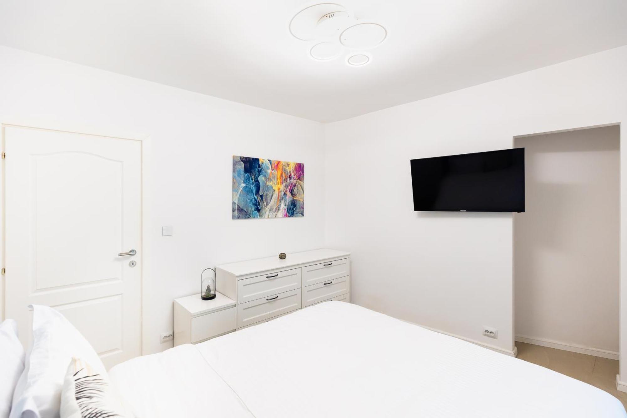 Lazy's Haven - Modern 2br In The Center Apartment *